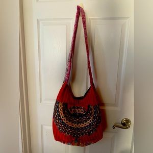 Guatemalan huipil hand bag with hand embroidery.